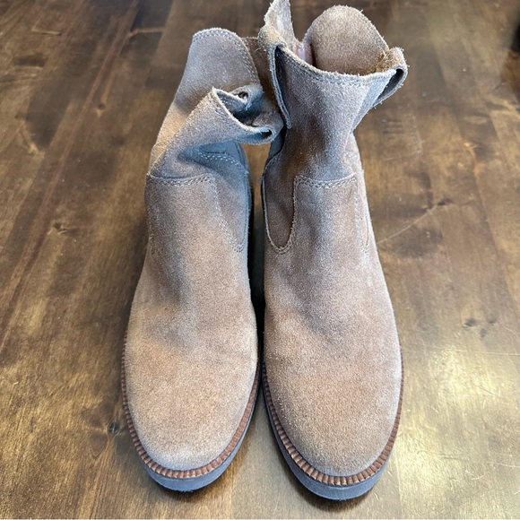 Lucky Brand Size 6.5 Bootie Brown Suede Boot Heel Comfy Classic 🤎 - Picture 2 of 8